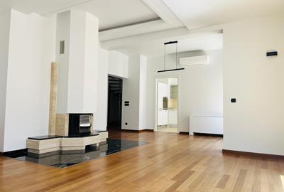 Apartament cu 5 camere decomandat în Primăverii
