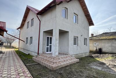 Casă individuală cu 5 camere în Palanca