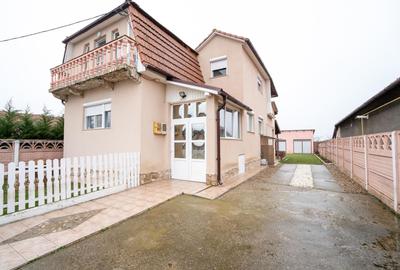 Casă individuală cu 4 camere în Sântandrei
