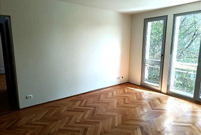 Vanzare apartament 3 camere, renovat complet, Piata Minis / Titan - 2
