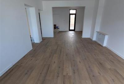 Casă cu 5 camere în Floreasca