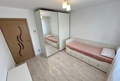 Apartament cu 2 camere decomandat în Girocului