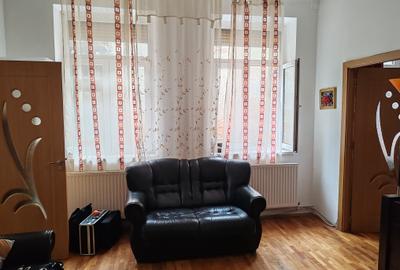 Apartament cu 2 camere nedecomandat în Centrul Istoric