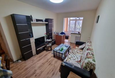 Apartament cu 3 camere semidecomandat, mobilat în Inel II