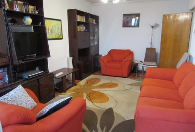 Apartament cu 3 camere decomandat, mobilat în Lacul Tei