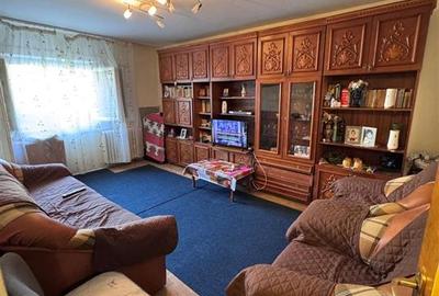 Apartament cu 3 camere decomandat în Apărătorii Patriei