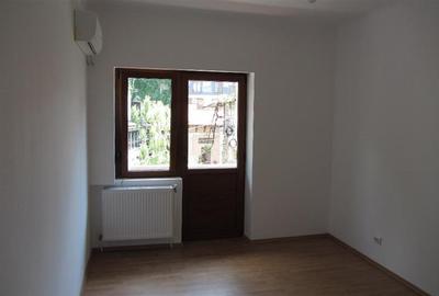 Apartament spatios la etajul 1 intr-o vila interbelica, pretabil birou - 3