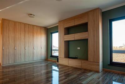 Vila D+P+E cu jaccuzi exterior in Iosia - 17