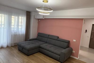 Apartament cu 2 camere semidecomandat, mobilat în Tei