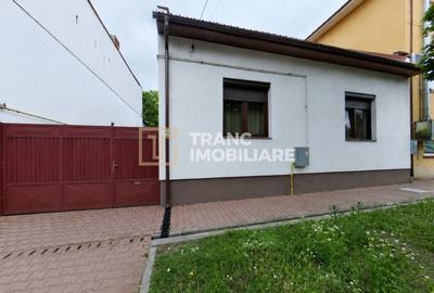 Casa de închiriat în Parneava / Curte spațioasă și confort - 2