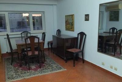Apartament cu 3 camere semidecomandat, mobilat în Pantelimon
