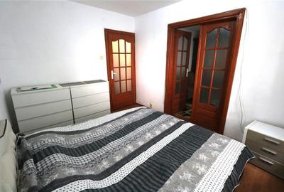 Apartament cu 3 camere decomandat în Aradului