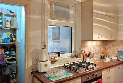 Apartament de 3 camere ultracentral, 2 intrari, lift cu acces privat, pod pentru - 17