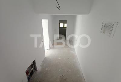 Casa spatioasa - aer curat si priveliste spre munti - teren 1203 mp - 25