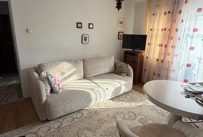 Apartament cu 2 camere semidecomandat, mobilat în Central