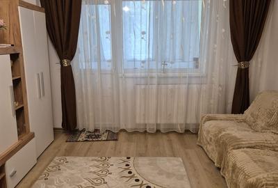 Apartament cu 3 camere semidecomandat, mobilat în Gorjului