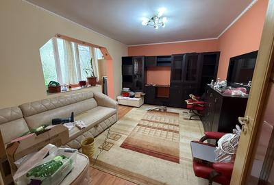 Apartament cu 3 camere, decomandat, 68 mp utili, etaj 1 - Girocului - 1
