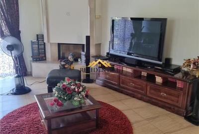 Casă individuală cu 6 camere în Central