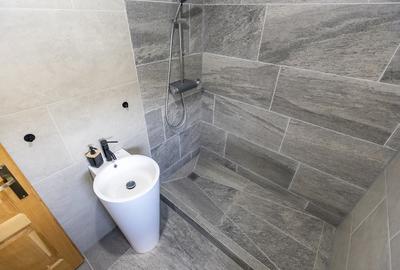 Casă deosebită în Balotești, stil bavarez, 260 mp utili, teren 556 mp și garaj - 25