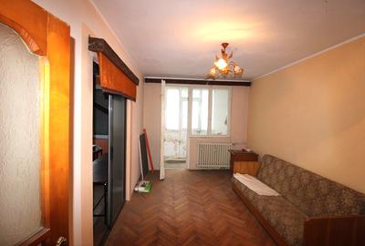 Apartament cu 3 camere semidecomandat în Micro 19