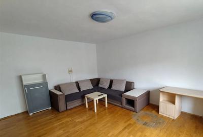 Apartament cu 3 camere semidecomandat în Unirii