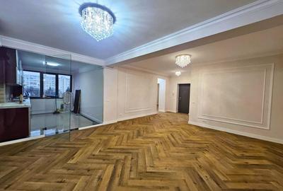 Apartament cu 3 camere semidecomandat în Domenii