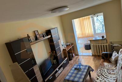 Apartament cu 3 camere semidecomandat, mobilat în Groapa