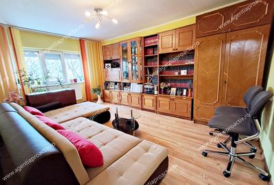 Apartament cu 3 camere decomandat în Siderurgiștilor