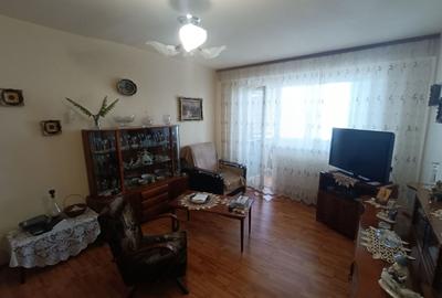 Apartament cu 3 camere decomandat, mobilat în Cetate