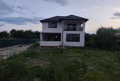 FARA COMISIOANE casa eleganta cu 5 camere 3 terase P+1+pod 2 placi 1800mp asfalt - 2