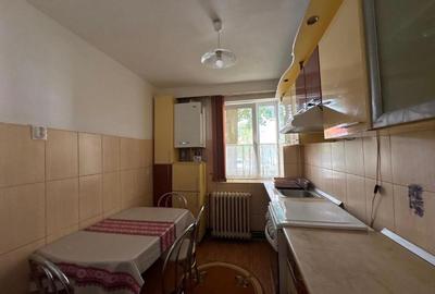 Apartament spațios cu 4 camere de închiriat - 1