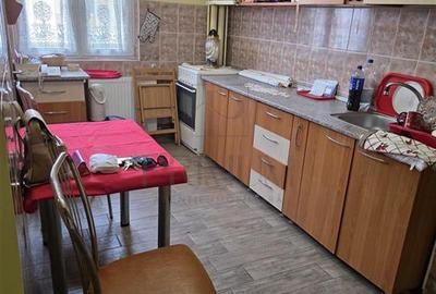 Apartament cu 3 camere semidecomandat în Șagului