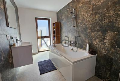Casa renovata 200mp pe 2 niveluriparcare curte cu foisorCentru zona str. Paris - 7