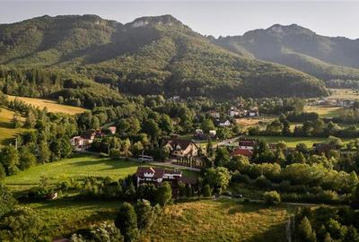Casă individuală cu 10 camere în Tohănița