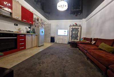 Palazu Mare - 3 camere decomandate, 2 gr sanitare, etaj 2- 160.000euro - 3