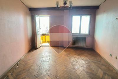Apartament cu 3 camere de vânzare -decomandat- Micro 13, Galați - 2