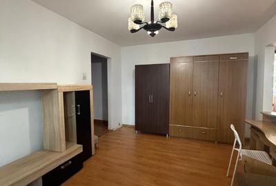 Apartament cu 3 camere semidecomandat în Drumul Taberei