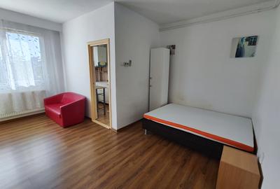 Garsonieră semidecomandată, mobilată în Complex Studențesc