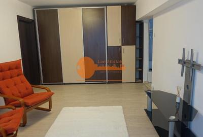 Apartament cu 3 camere semidecomandat în Lujerului