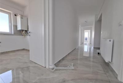 Apartament cu 3 camere decomandat în Galata