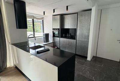 Apartament cu 4 camere semidecomandat, mobilat în Primăverii