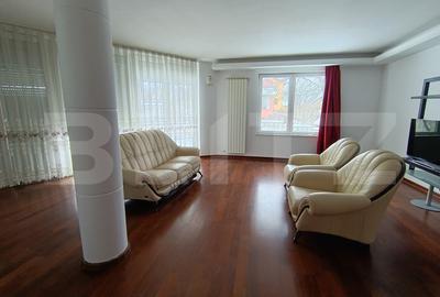 Casă individuală cu 5 camere în Central