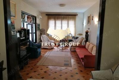 Apartament cu 3 camere semidecomandat în Universitate