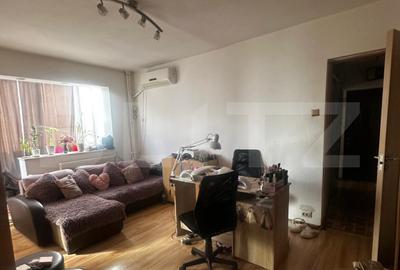Apartament cu 3 camere semidecomandat, mobilat în Craiovița Nouă