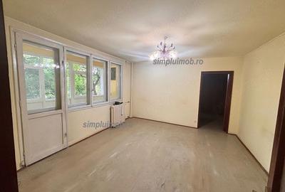 Apartament cu 3 camere semidecomandat în Alexandru Obregia