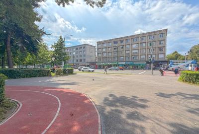 Apartament cu 3 camere decomandat în 13 Decembrie