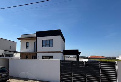 Casă individuală cu 4 camere în Cârcea