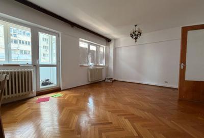 Apartament cu 3 camere decomandat în Dorobanți