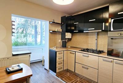 Apartament cu 3 camere decomandat, mobilat în Lenin