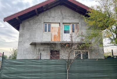 Casă individuală cu 5 camere în Popoveni